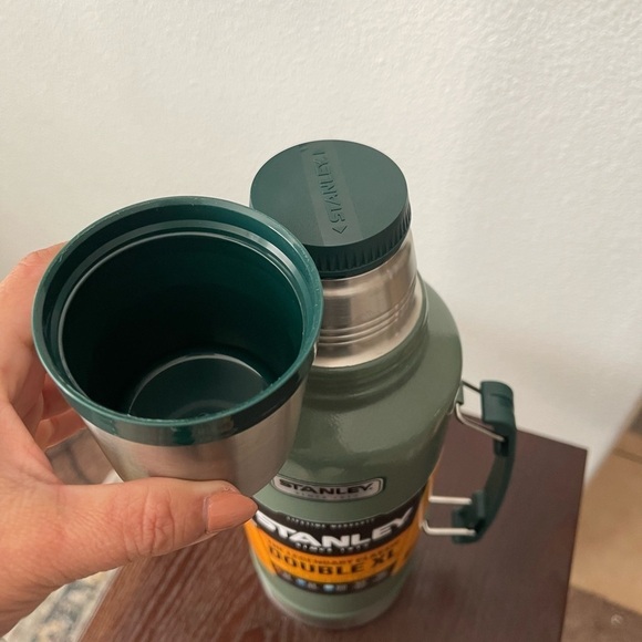 Stanley Double XL 2 qt Vacuum Travel Camping Bottle Thermos with  handle Green - Picture 8 of 8